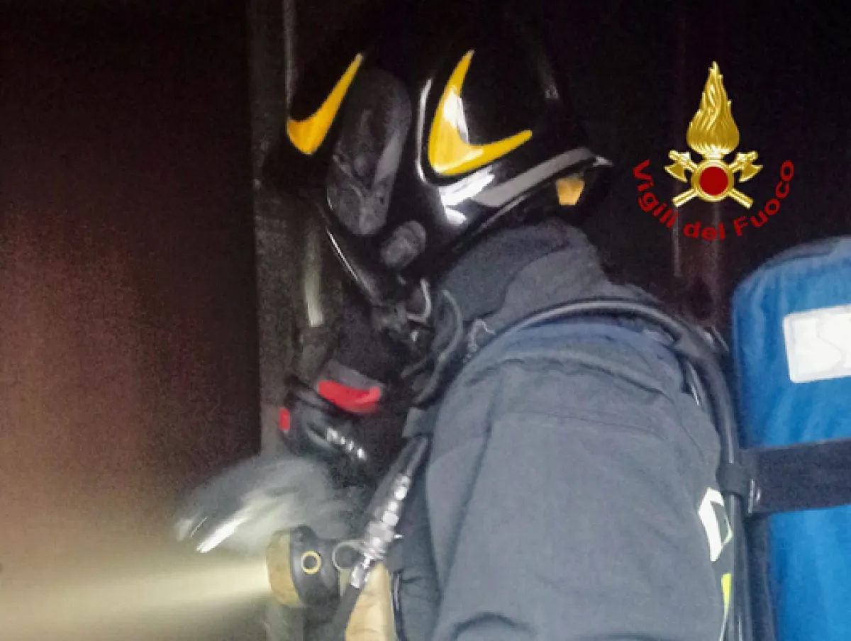 Città di Castello, incendio in una palazzina di Via Valdossola: soccorsa una donna, ingenti i danni all'abitazione