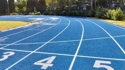 Terni, il sindaco Bandecchi sul campo scuola Casagrande: "Partiamo con sei corsie per non perdere ulteriore tempo"