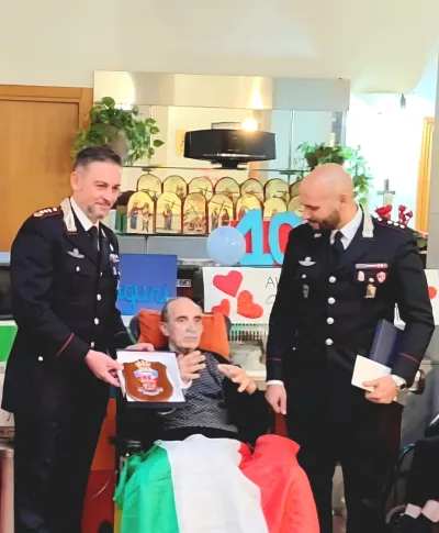 I Carabinieri di Foligno celebrano i 100 anni dell’Appuntato Salvatore Calacoci: un secolo di vita e di fedeltà all’Arma