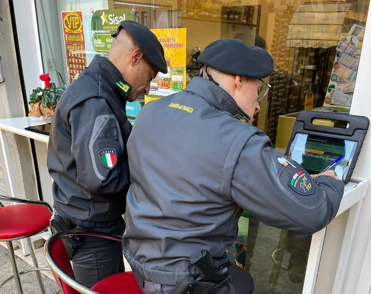 Terni: 167 persone identificate e due locali chiusi. Il Questore Abenante: “Presenza costante sul territorio per rafforzare la legalità”