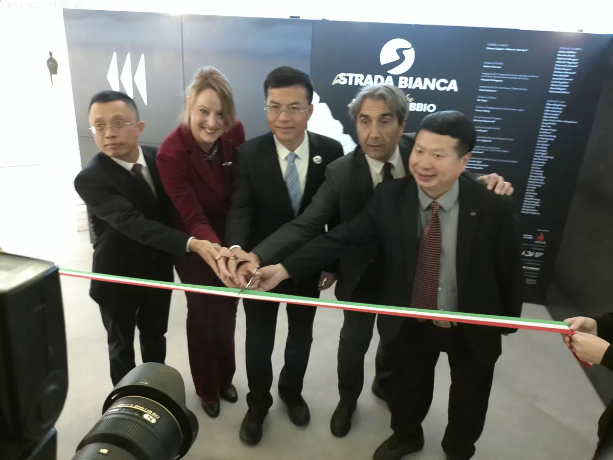 La porcellana di Dehua in mostra a Gubbio: tradizione millenaria e novità contemporanee alle Logge dei Tiratoi