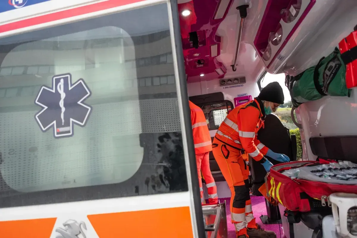 Tragedia sulla Flaminia: 47enne disabile precipita da pulmino in corsa tra Campello e Trevi e perde la vita all'ospedale di Terni