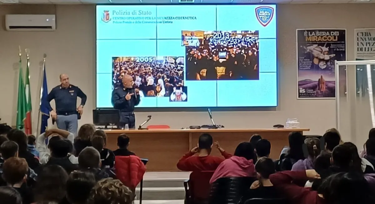 Cyberbullismo, al Cassata Gattapone una lezione di legalità con la Polizia di Stato