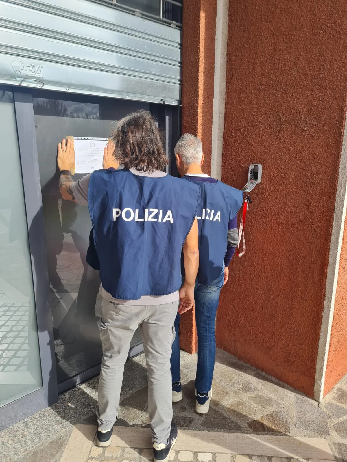 Spacciava cocaina nel suo negozio di telefonia. Arrestato commerciante di San Gemini