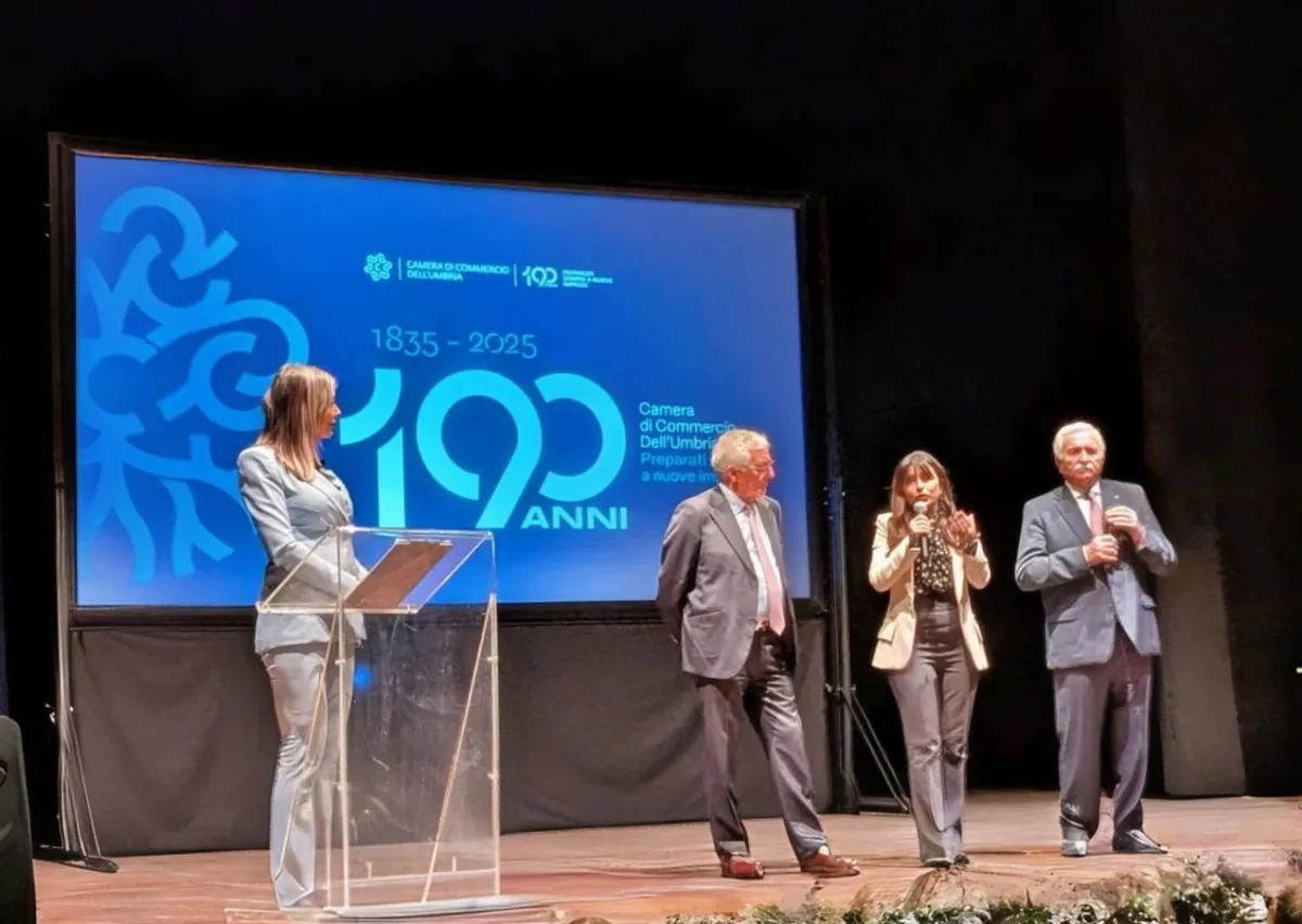 Stefania Proietti al Teatro Pavone di Perugia per i 190 anni della Camera di Commercio: la nuova strategia dell'Umbria