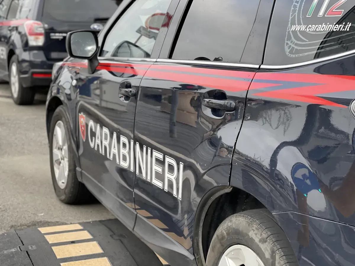 La moglie lo scopre alle slot machine e lui la picchia: 45enne a processo per maltrattamenti