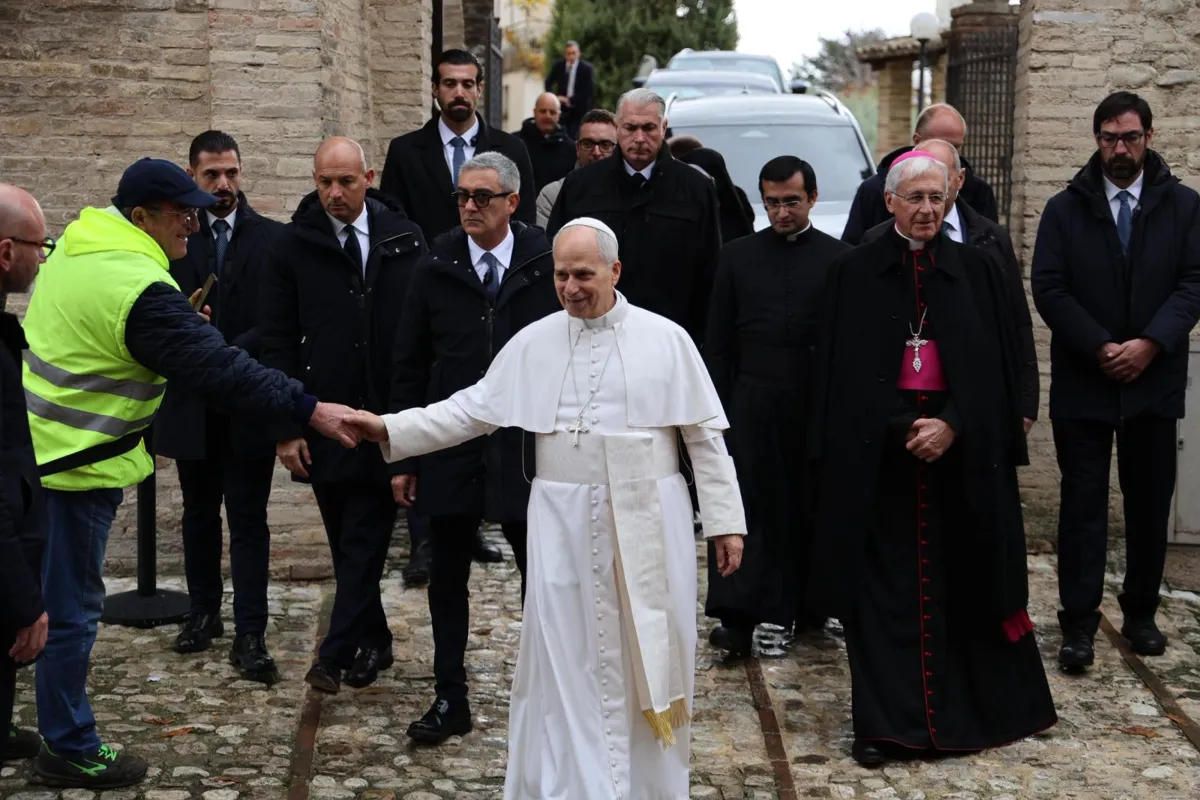 Il Papa in Umbria: "Sulla tomba di San Francesco ho pregato per la pace"