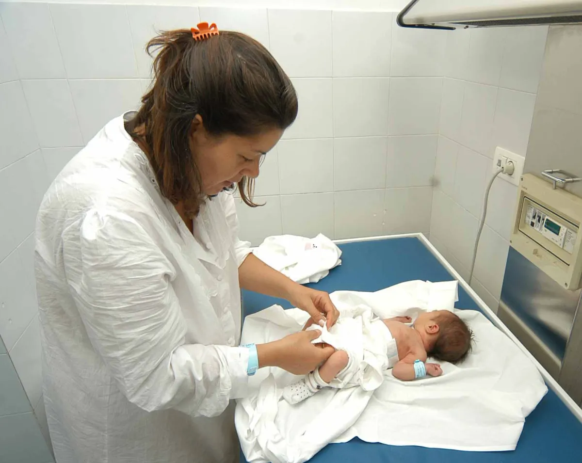 Politiche per la natalità, la Regione Umbria vara un piano da 3,4 milioni: bonus da 1.200 euro per ogni nuovo nato