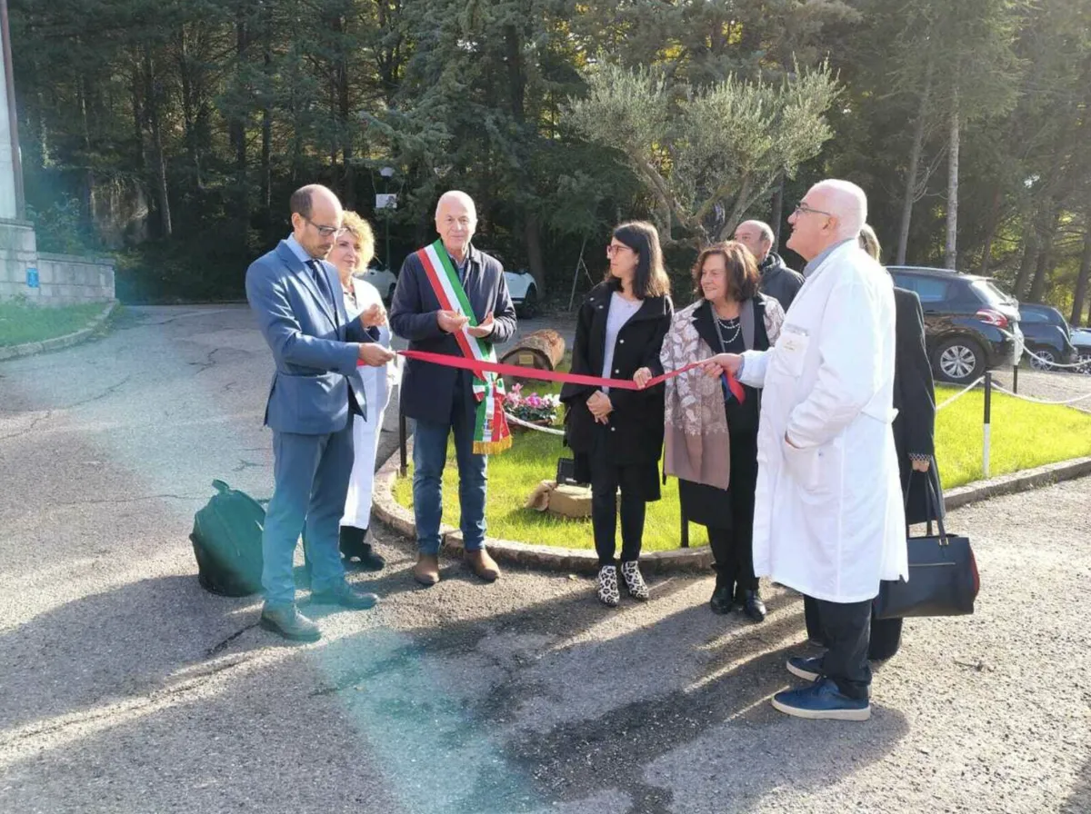 Assisi, riqualificata l’area verde dell’ospedale: potenziati servizi sanitari e postazione 118 in vista del Giubileo