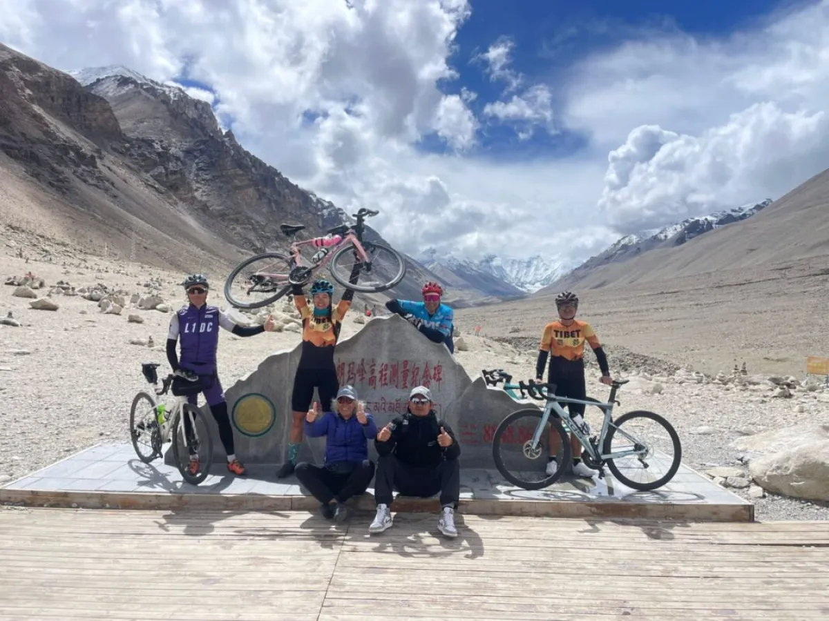 In bicicletta fino al Campo Base dell’Everest: l’impresa di Mario Pasquarelli porta Gualdo Tadino sul tetto del mondo
