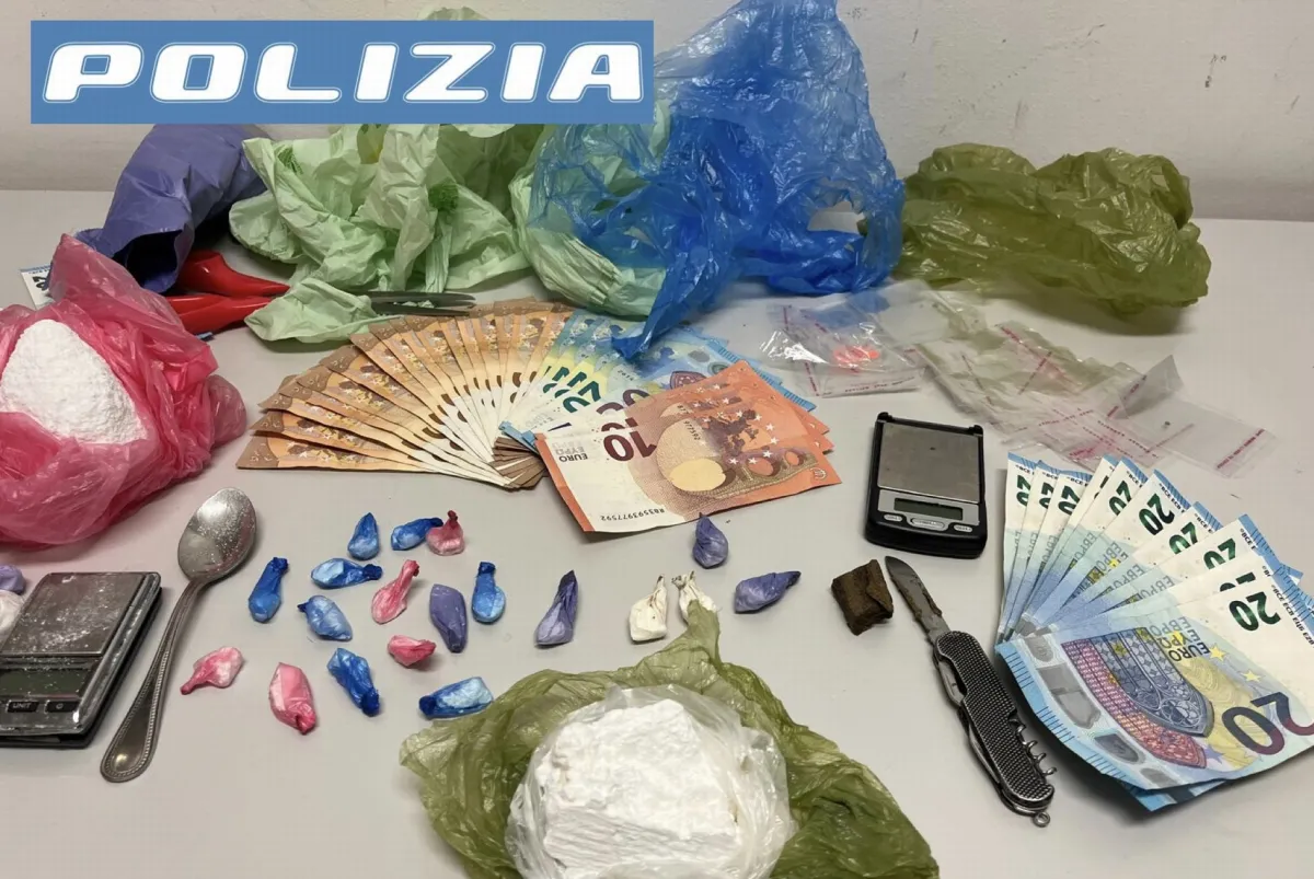 Foligno, spaccio di hashish e cocaina in Piazza del Grano: due arresti