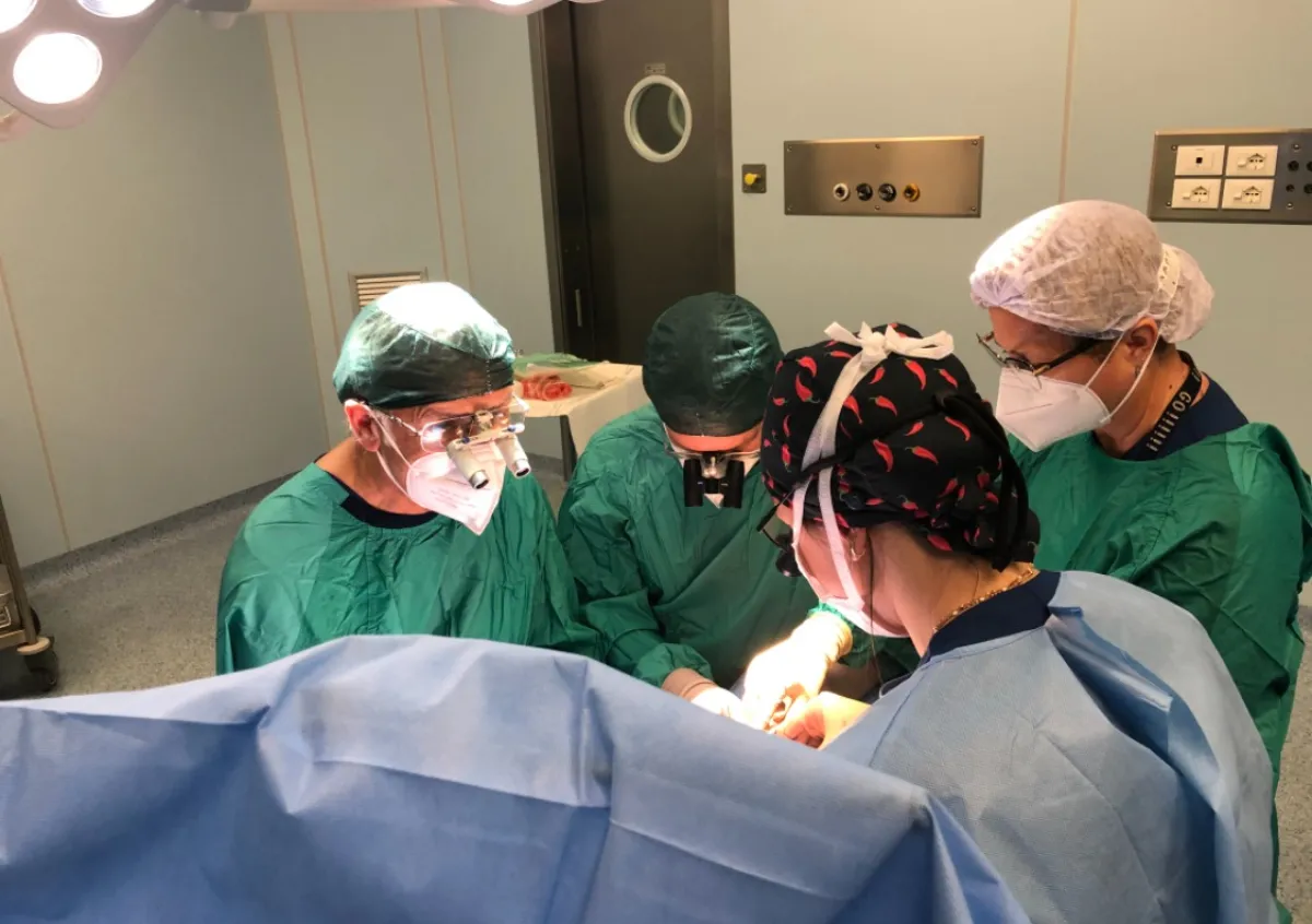 Grave infortunio sul lavoro: operaio ferito al polso, salvato con un complesso intervento al Santa Maria di Terni