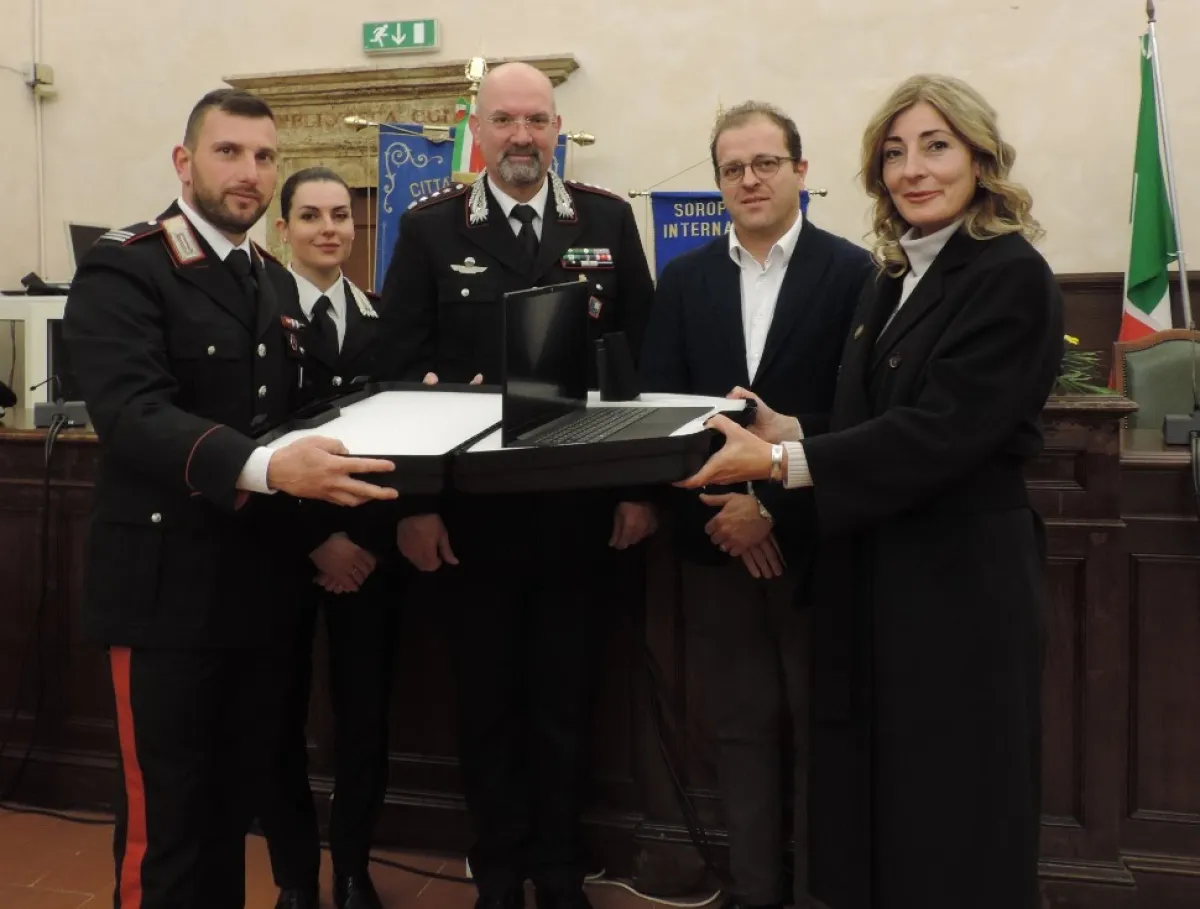 Narni, una "stanza tutta per sé" portatile per le vittime di violenza. Il Soroptimist dona un kit hi-tech ai Carabinieri