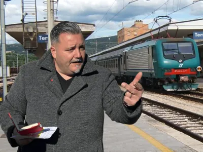 Pendolari umbri nel caos, la denuncia della Filt Cgil: "Il governo distrugge i trasporti interregionali per favorire l'alta velocità"