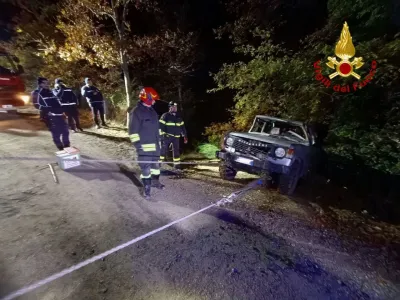 Pausillo, fuoristrada si ribalta: due persone coinvolte nell'incidente stradale