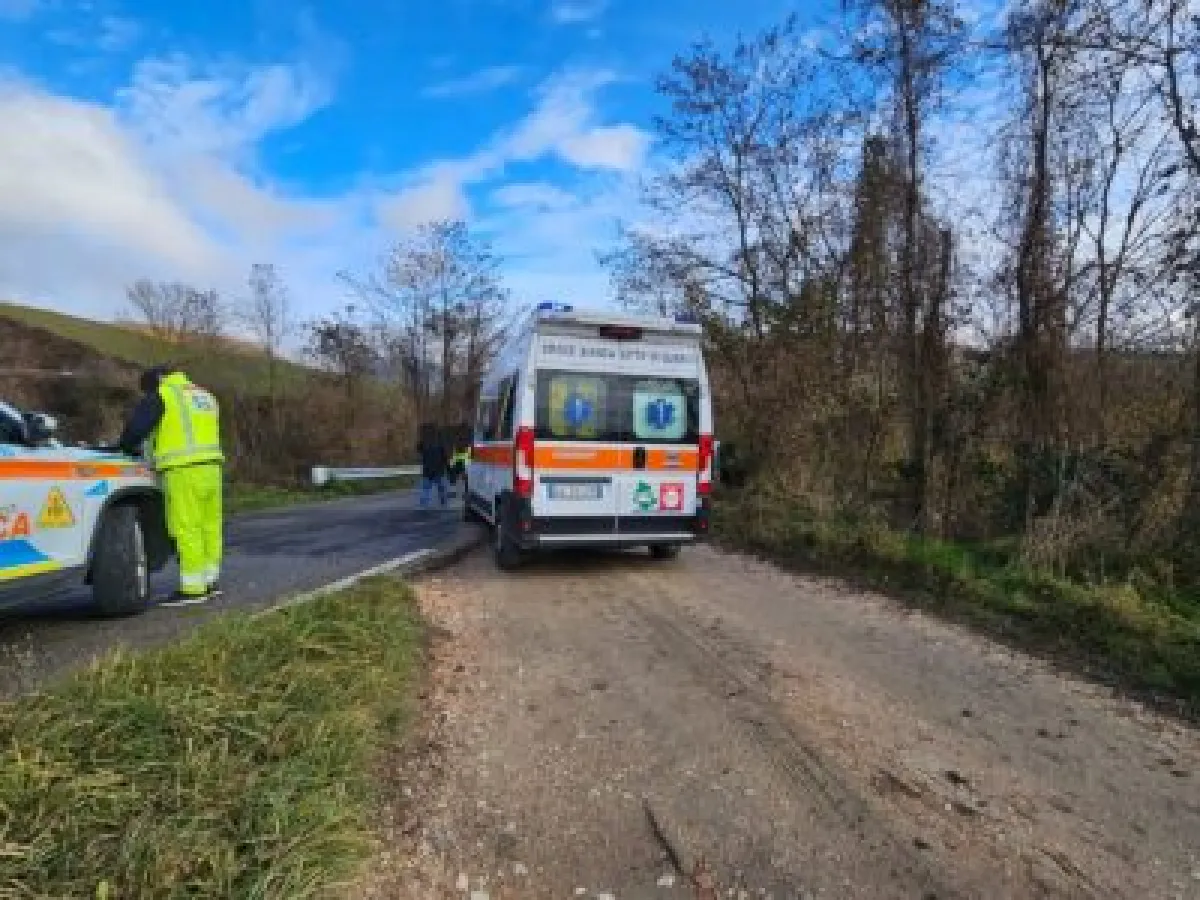 Incidente mortale sulla SR 298 Eugubina: anziano di Scheggia perde la vita dopo l’uscita di strada
