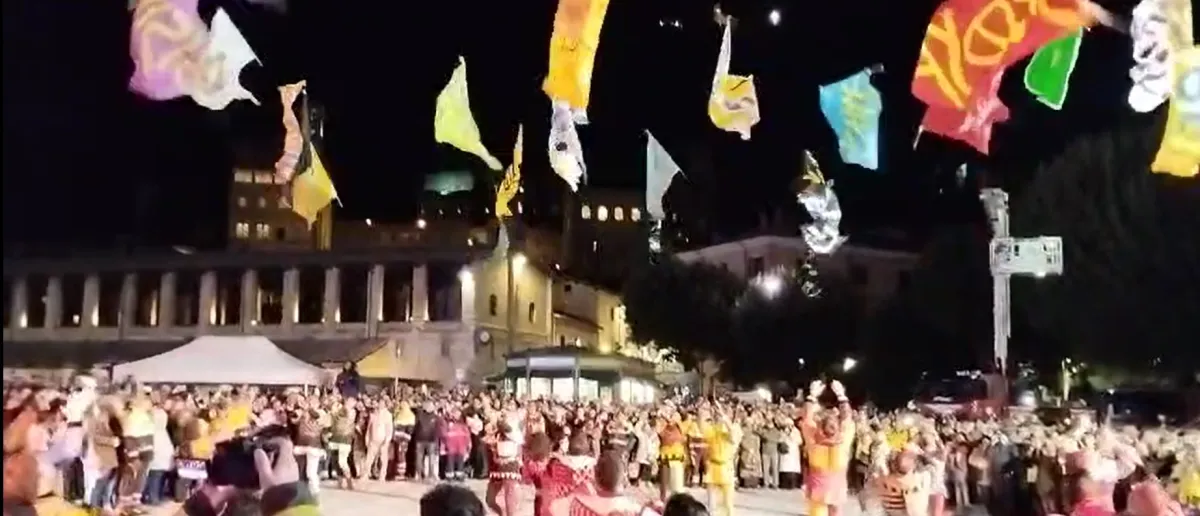 Gubbio accende il Natale: la presidente Bistocchi alla cerimonia dell’Albero più grande del mondo