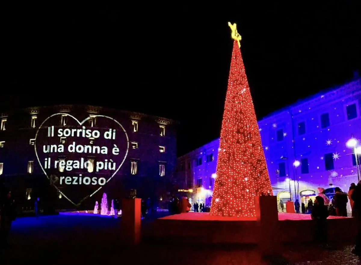 Terni, si accendono nuove luminarie natalizie tra riflessione e festa: le parole dell'assessore Salinetti sulle “Luci di Donna”