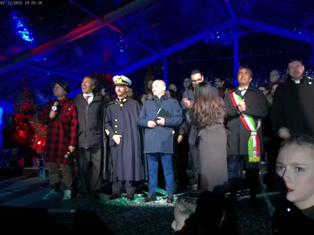 Gubbio accende la luce al mondo: il discorso del sindaco Fiorucci tra storia, etica e speranza