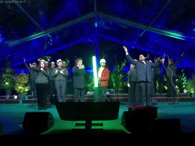 Gubbio accende il Gigante di Luce: folla, spettacolo e autorità per la 45ª edizione dell’Albero più grande del mondo