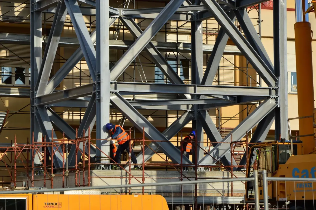 Ospedale di Orvieto, installata la Torre TA: completato il terzo dei nuovi dispositivi dissipativi previsti dal piano di sicurezza sismica