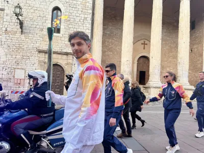 Assisi accoglie la Fiamma Olimpica: Andrea Ranocchia tedoforo d’eccezione