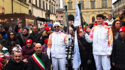 Città di Castello, entusiasmo e tantissima gente per il passaggio della Fiamma Olimpica