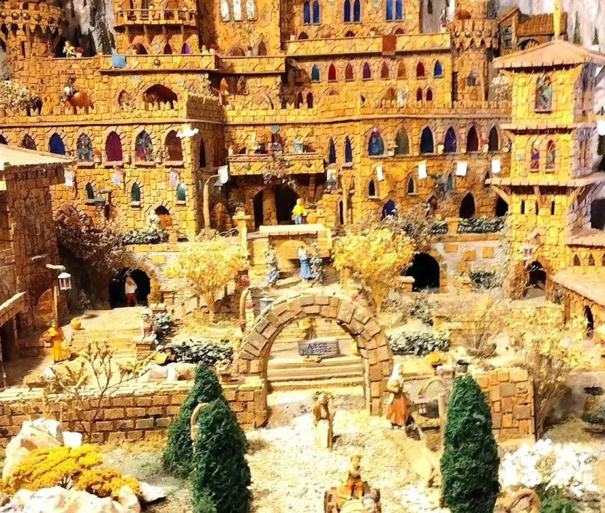 Il presepe artistico di San Giuseppe Artigiano incanta Gualdo Tadino: un viaggio tra luce, Passione e tradizione