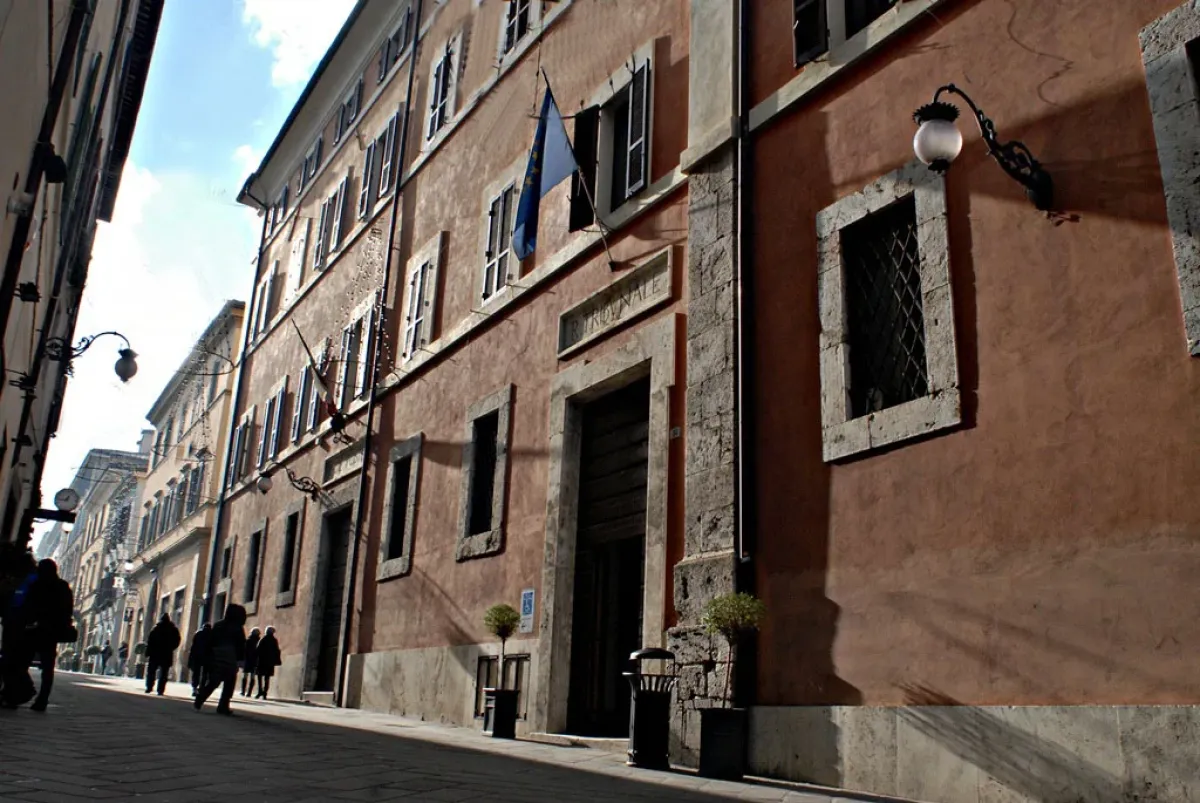  Foligno, dirigente comunale ai domiciliari: oggi l'udienza di convalida dell'arresto per l'accusa di tentato omicidio