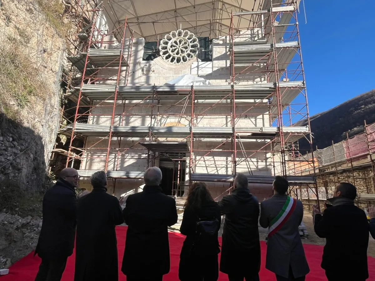Sisma, torna a casa il rosone della chiesa abbaziale di Sant'Eutizio a Preci