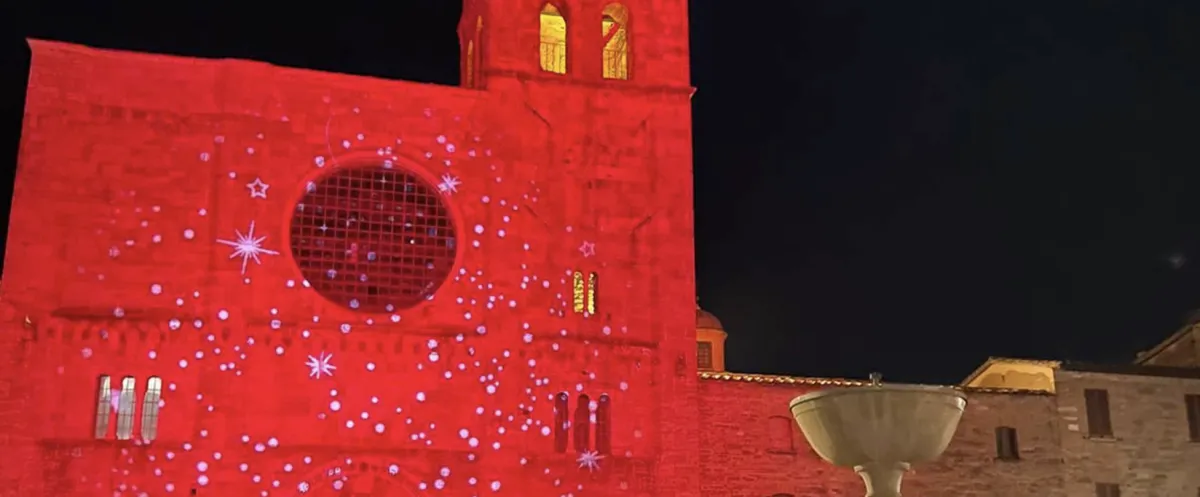 Natale a Bevagna, oltre 50 eventi fino all'Epifania: mercatini, spettacoli e il grande Presepe vivente accendono la città