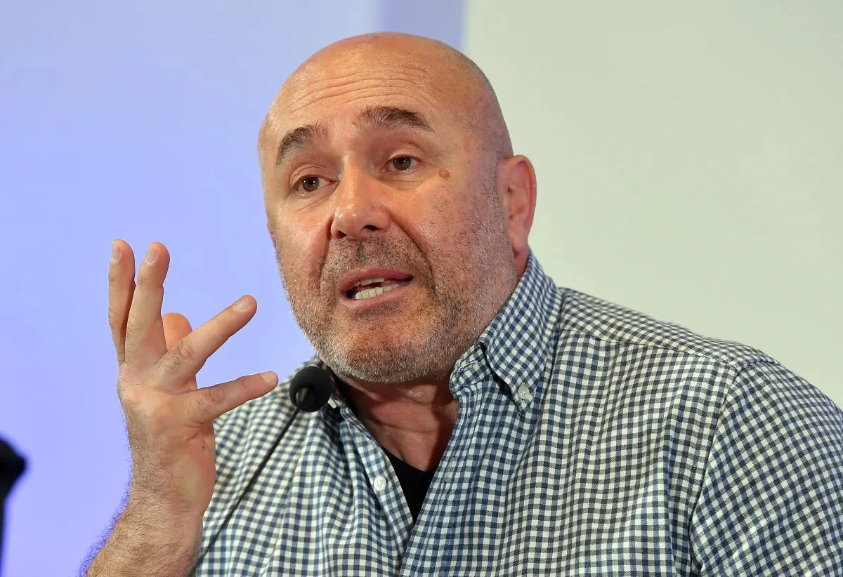 Australia vieta i social sotto ai 16 anni: Bandecchi favorevole a una legge anche in Italia