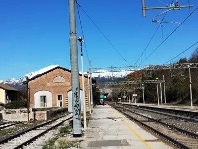 Intercity bloccato per ore tra Fossato e Fabriano: notte di disagi e paura per i passeggeri