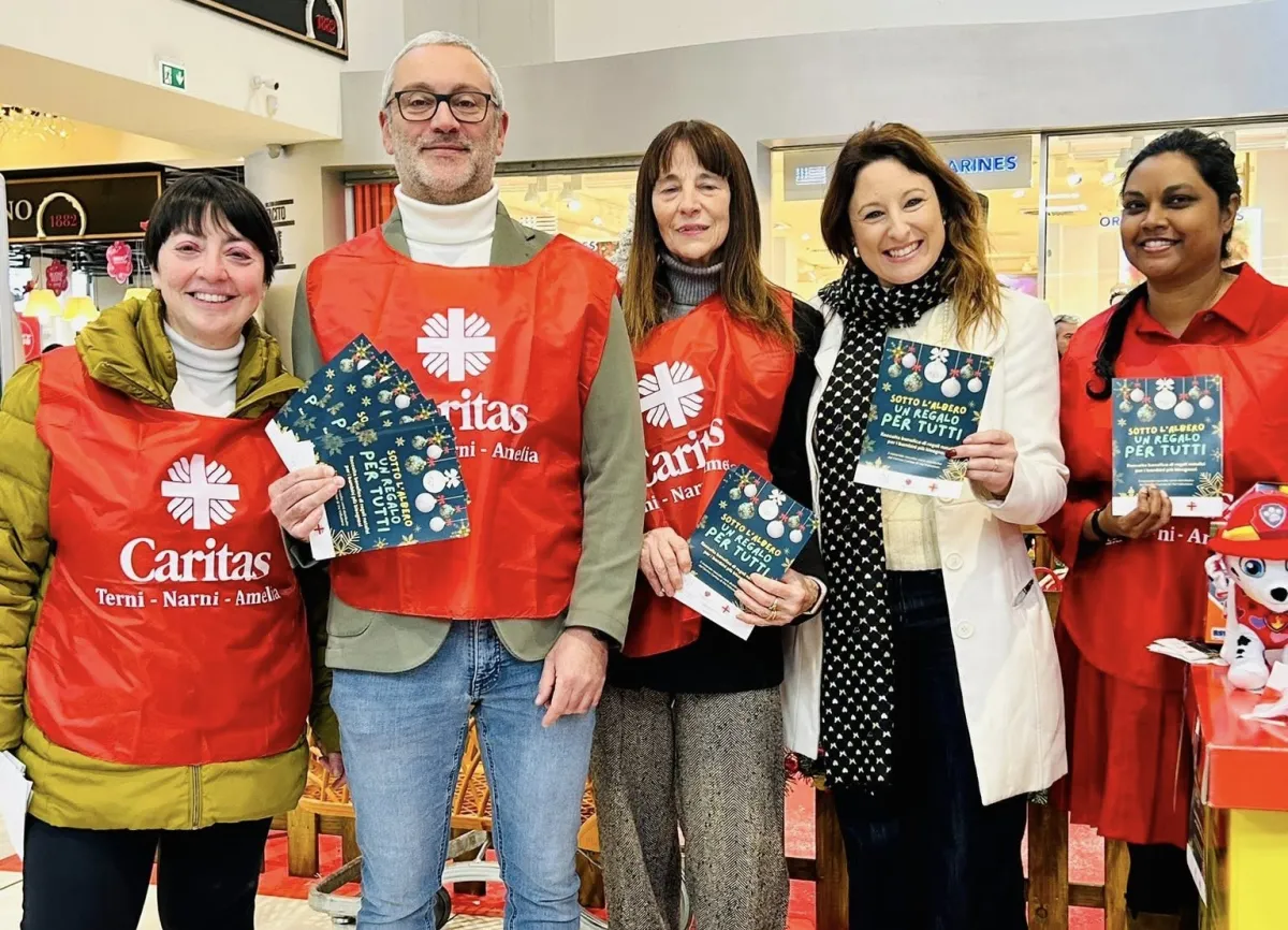 Terni, un Natale di solidarietà: doni, pasti caldi e comunità per chi è in difficoltà