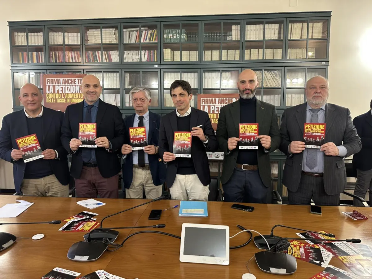 Umbria, centrodestra lancia petizione contro la stangata fiscale della Regione: "Tassa ingiusta sul ceto medio"