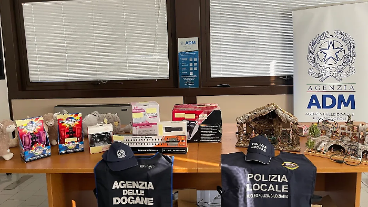 Perugia, operazione "Natale sicuro": maxi sequestro di prodotti non conformi