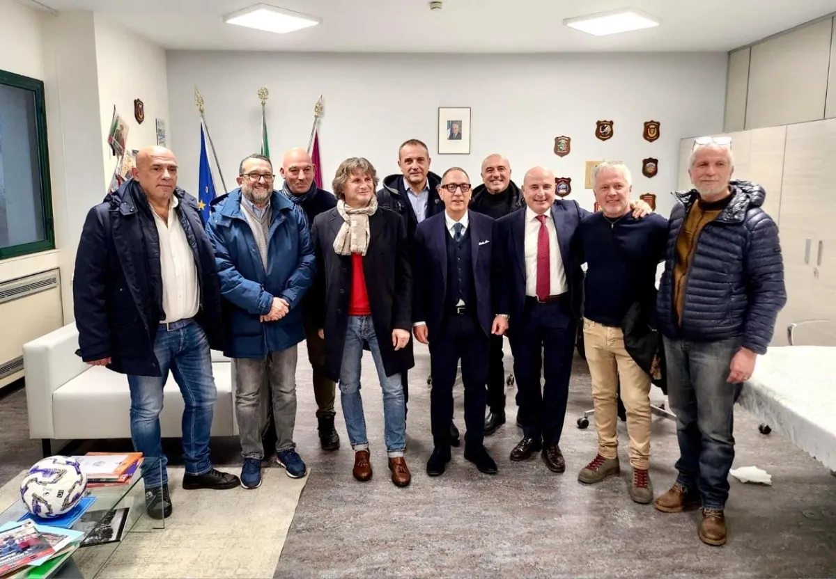 Terni, speciale cerimonia in Questura. La consegna delle medaglie di commiato ai poliziotti che vanno in pensione