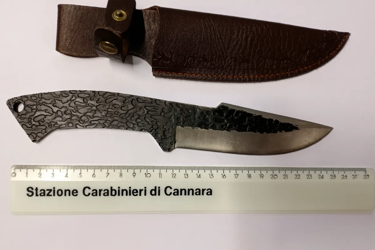 Cannara, sorpreso con hashish e coltello giapponese: 20enne denunciato dai Carabinieri