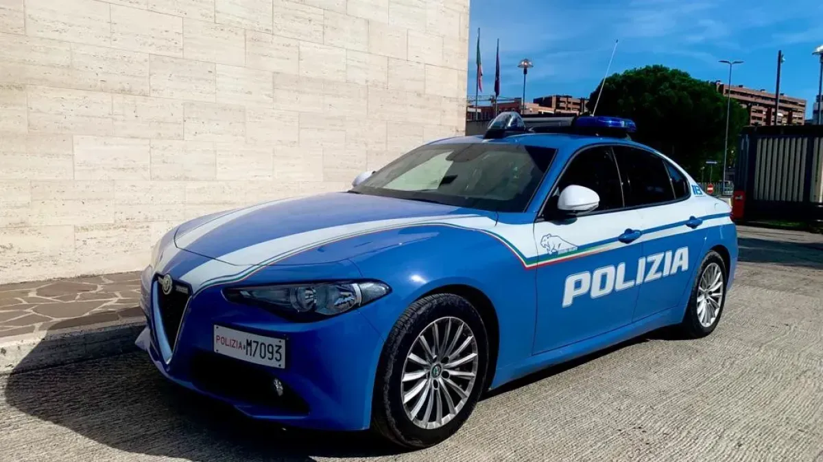 Violenza in un bar di Assisi: 39enne in stato di alterazione rimuove il braccialetto elettronico e aggredisce clienti e polizia, arrestato