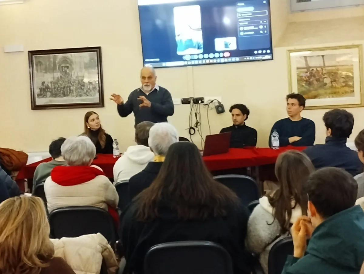 “20NA NEL MONDO”, i giovani raccontano partenze, ritorni e futuro di Gubbio