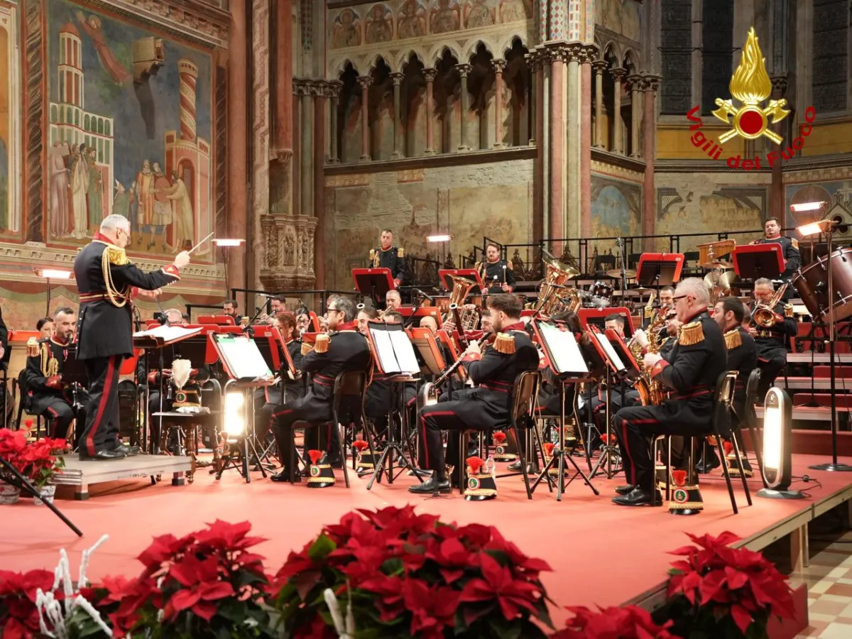 Gran Concerto di Natale ad Assisi: la Banda dei Vigili del Fuoco incanta la Basilica di San Francesco