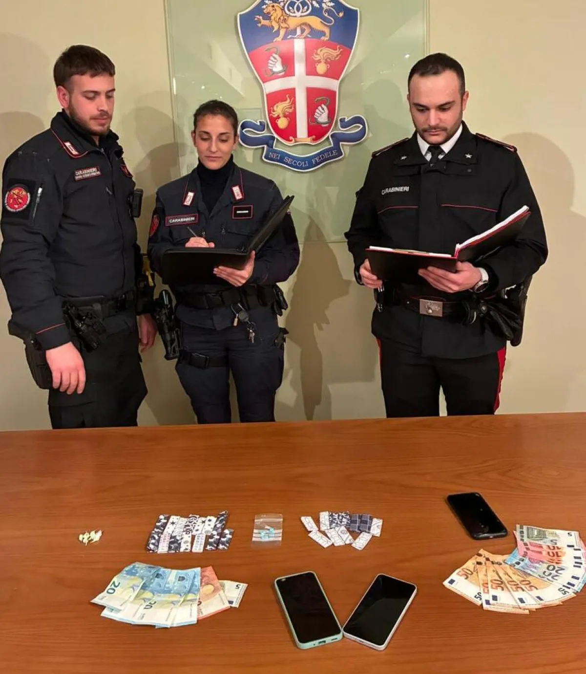Perugia, tensione a Monteluce: arrestati due 24enni con droga, uno aggredisce i Carabinieri