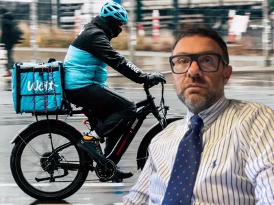 Terni, tesserino obbligatorio per i rider: il Comune vuole fare scuola ma il Pd attacca: "Così si rischia il contenzioso al Tar"