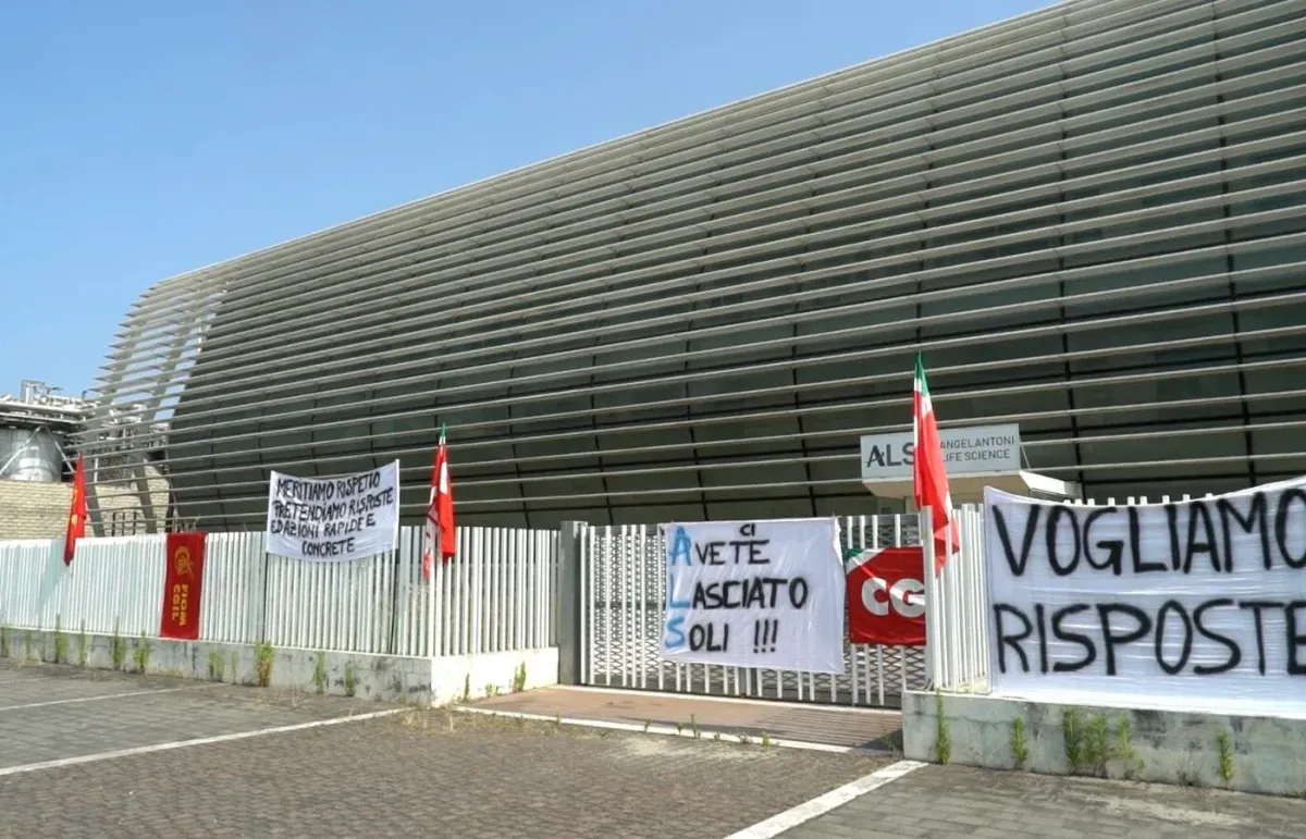 Angelantoni Life Science, dipendenti sospesi dopo la liquidazione: “Un limbo senza diritti, retribuzione e contribuzione”