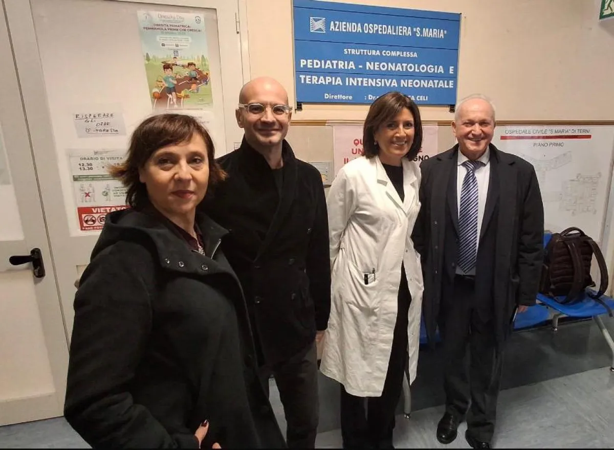 Una carezza al posto dell'ago, bilirubinometro donato da SII alla Pediatria di Terni: stop ai prelievi per l'ittero neonatale