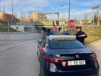 Aggredisce passanti ed ex familiari a Umbertide, 27enne arrestato dopo colluttazione con i Carabinieri
