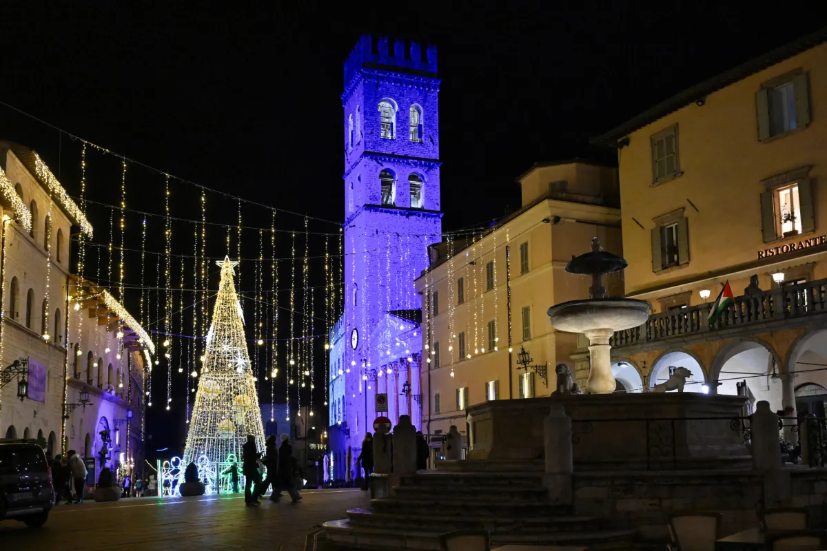 Assisi, Capodanno in sicurezza: vietati fuochi d’artificio e droni in piazza