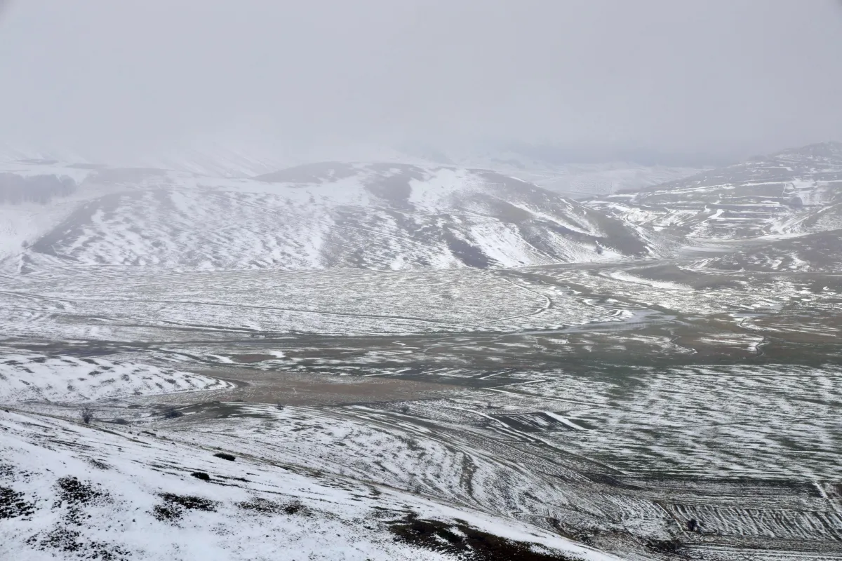Capodanno sottozero in Umbria, notte da record sull’Appennino: -18 gradi a Castelluccio, scatta l’allerta ghiaccio su tutta la regione