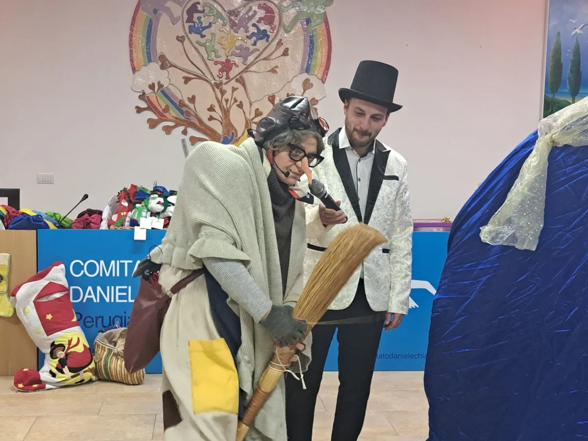 Perugia, Befana al Comitato Chianelli: musica e doni con la fanfara della Polizia
