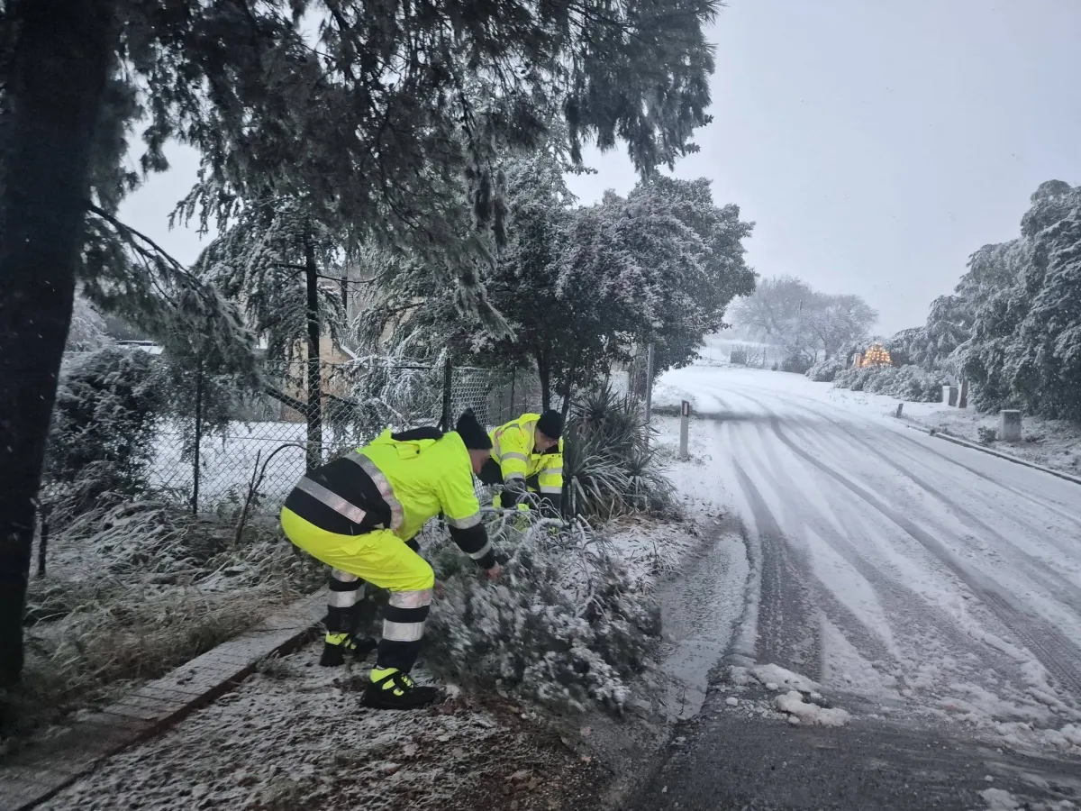 Neve sull’Umbria, scatta il piano regionale: Protezione civile in campo tutta la notte, allerta gialla e disagi sulla viabilità